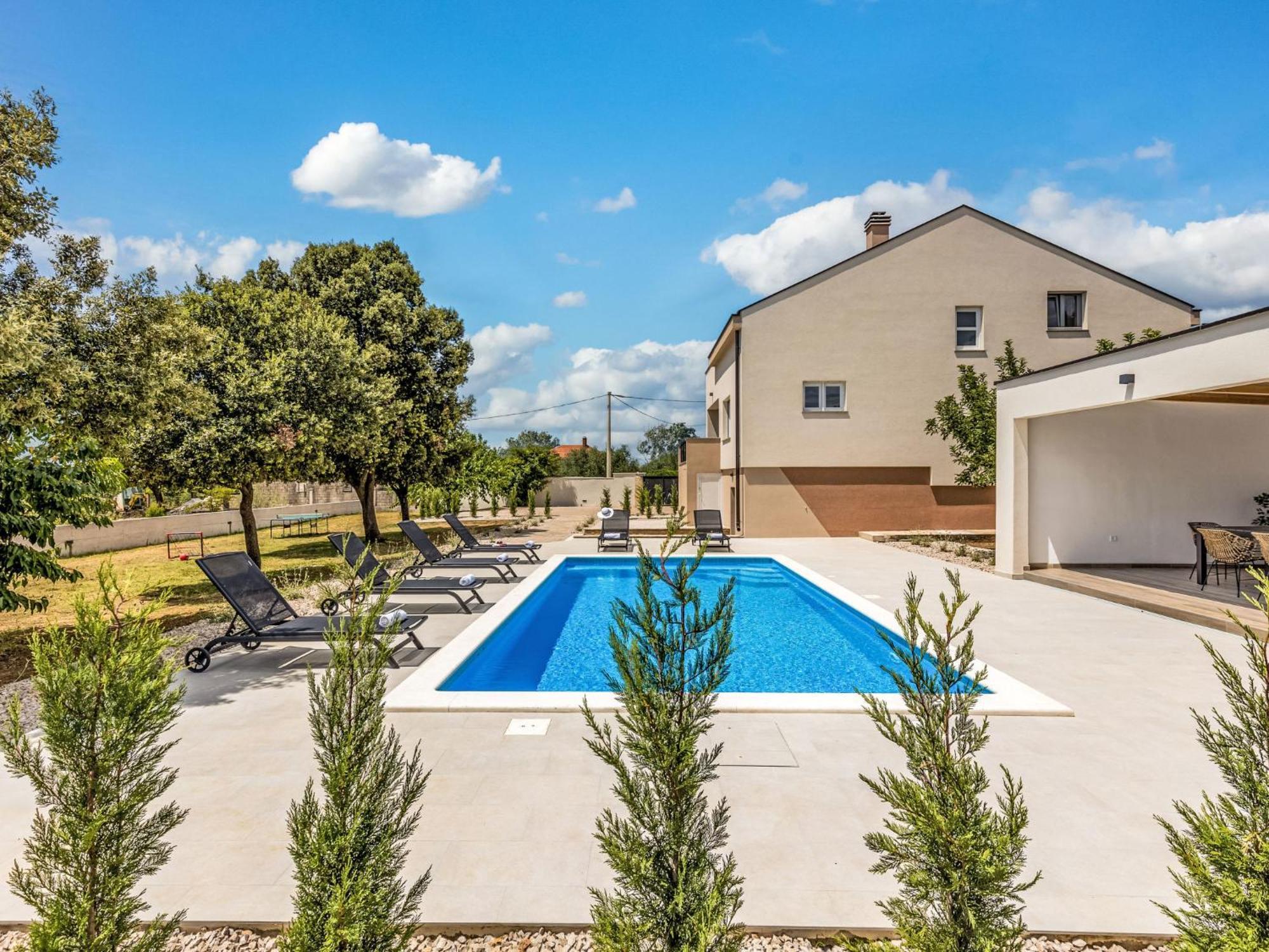 Certus By Interhome * Brisevo